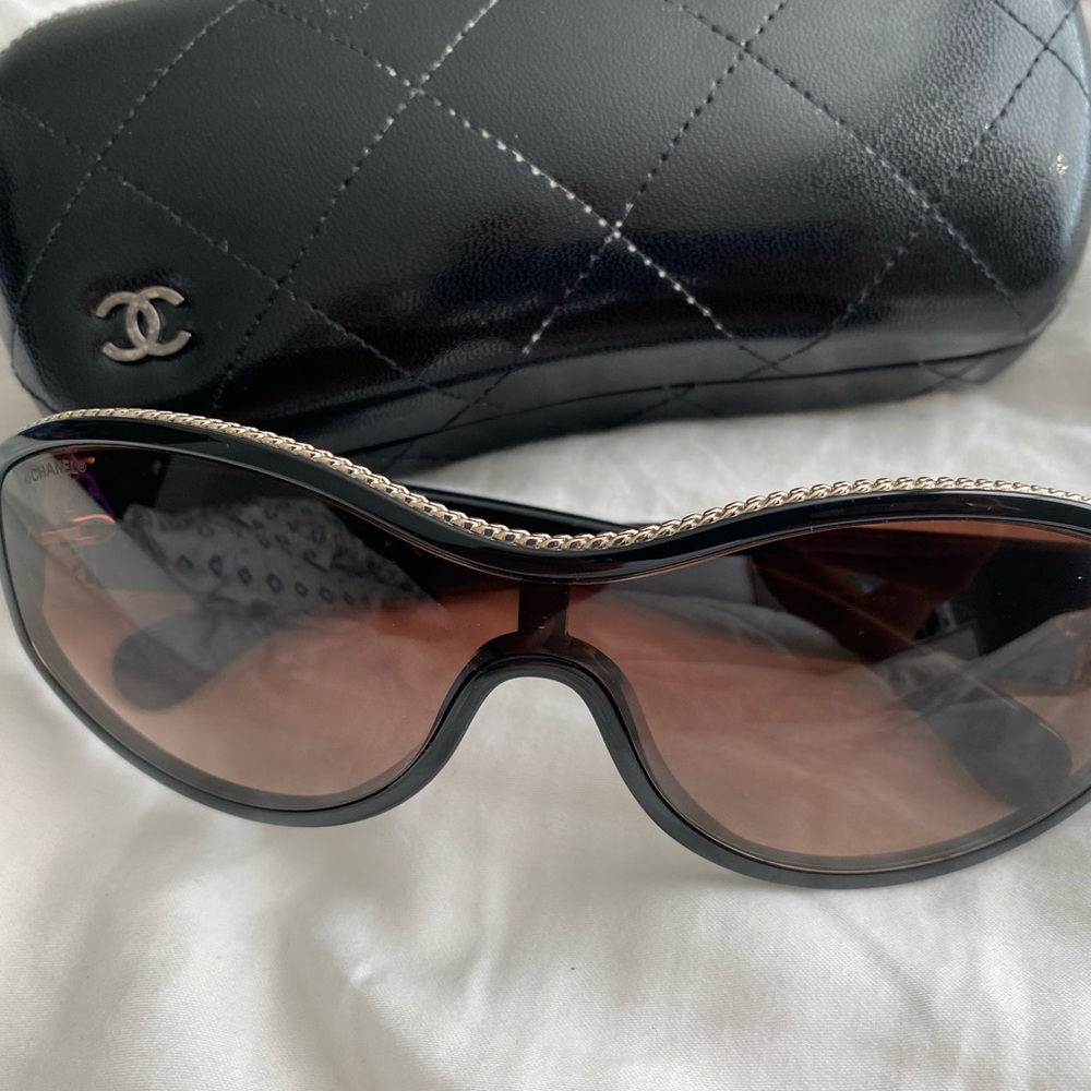 CHANEL Black Acetate Chain Sunglasses - 6052